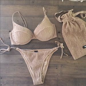 Triangl Saria Sand set